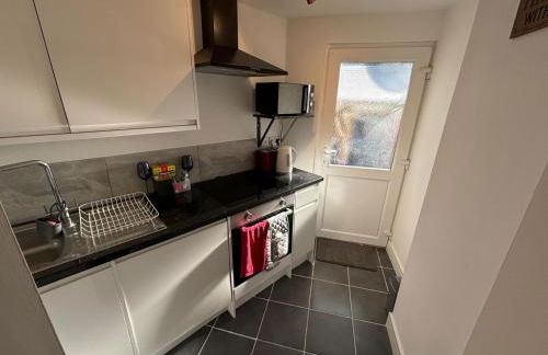 Modern & Cozy Gem - 10min to City Center - Parking - Foto 13