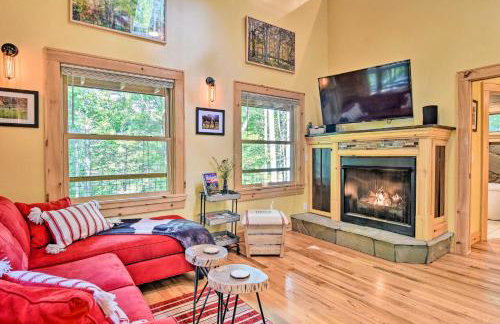 Romantic Asheville Area Cabin with Deck and Hot Tub! - Foto 6