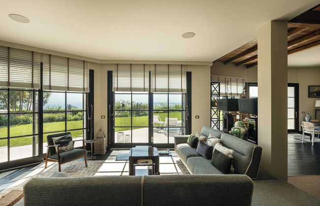 Green and Blue Villa by Wonderful Italy - Photo 24