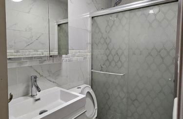 Cozy Modern Studio Perfect for Short or Long Stays - Foto 11