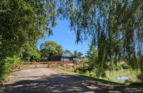 Beautiful Open Plan Lakeside Lodge, Shearsby - Photo 36