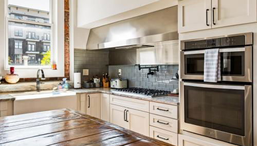 Modern 3BR Condo Walk to Downtown and UT with Parking - Foto 3