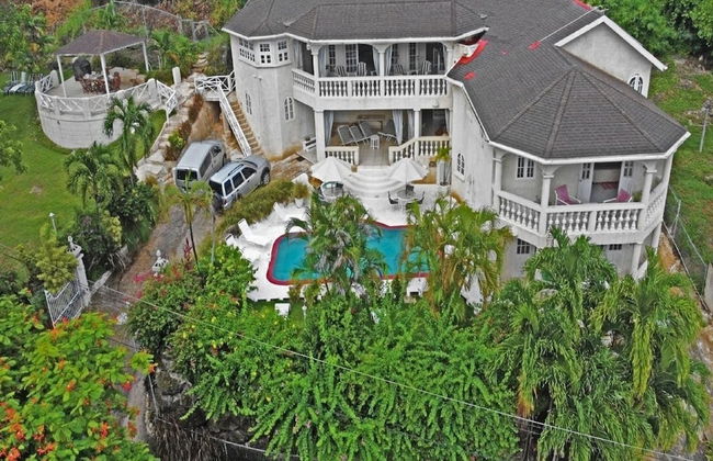 Sea Symphony Barbados - 6 B R Beachfront Villa w Staff - Foto 2