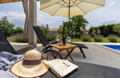 Beautiful Home In Kunj With Wifi - Photo 19