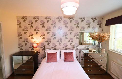 Binfield - Spacious Luxurious Four Bedroom House - Photo 10