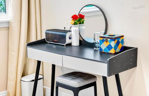 Spacious 9BR Home with Parking and Near DTLA - Foto 69