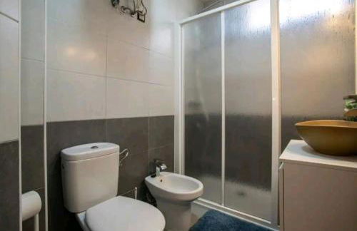 Stylish and Spacious Studio -4 minutes walk to Beach - Photo 2