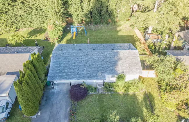 Cheerful Kirkland Home w/AC Big Yard, Walk to Beach - Photo 27