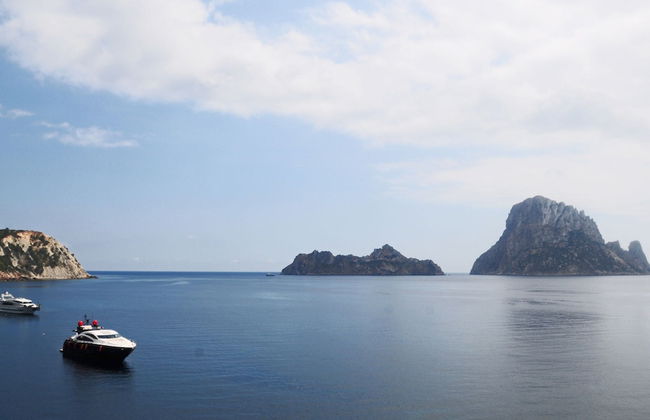 Villa in Cala Tarida With Private Pool & Sea View - Photo 35