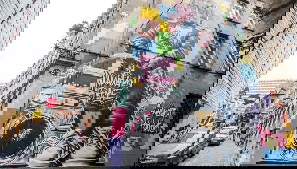 Visite à la découverte du street art dans Bruxelles - Photo 2, Fresque célébrant les 30 ans du Hip Hop