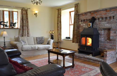 Bings Farm House - Photo 1