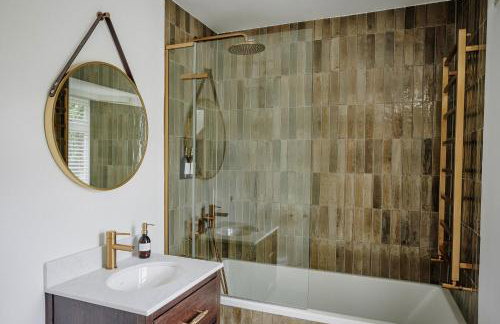 Luxury Fulham Townhouse with a Bar & Games Room - Foto 49