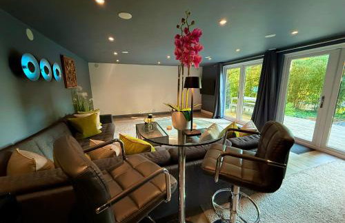 Sunridge Fishing Lodge with Hot Tub & Giant Cinema - Foto 33