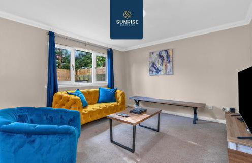 Muirton House 2 - INVOICE and REDUCED PRICE only via SUNRISE SHORT LETS DUNDEE, SLEEPS 8 has 4 Twin Bedrooms with 4 Car Parking, 2 Baths, 5 Smart TV, Fully Equipped, Garden, Free WiFi, and ONLY 9 Mins to STANNERGATE Ports - Foto 24