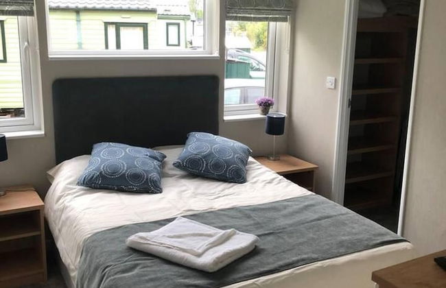 Beautiful and Tranquil Lakeside Lodge - Sleeps 5 - Foto 4