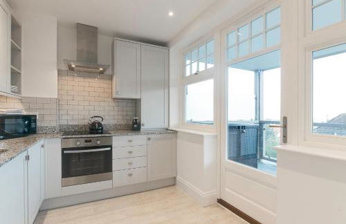 Jurassic View Apartment - Photo 22