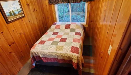 Quiet 2 Bedroom Bass Cabin In The Trees - Foto 4