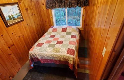 Quiet 2 Bedroom Bass Cabin In The Trees - Foto 4