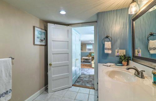 Quaint and Convenient! Cape Cod Apt Near Canal - Foto 21