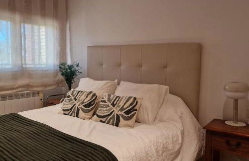 casa y piscina en un parque natural - Photo 19