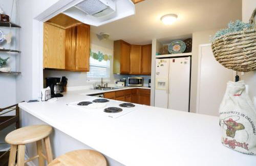 SUNNY DAZE Walk to Beach 2 Decks Pet Friendly Has a Mini Bar - Foto 4