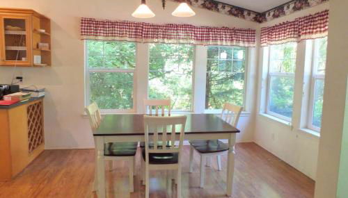 Peaceful Family Cabin on Beautiful Property, Plenty of Hiking and Fishing, 20 minutes from the coast, bordering Siuslaw National Forest, Oregon - Foto 3