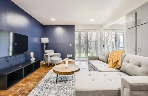 Your Cozy King Suite Getaway - Sleeps 4 - Pool, Prkg - Foto 12