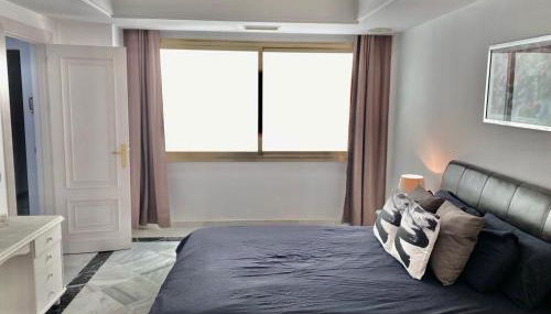 Puerto Banus Beachfront .Gray d´Albion . Amazing location - Photo 5