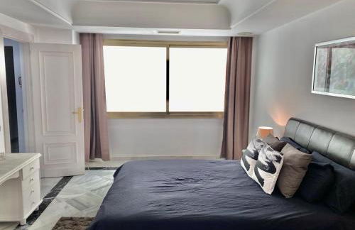 Puerto Banus Beachfront .Gray d´Albion . Amazing location - Photo 5