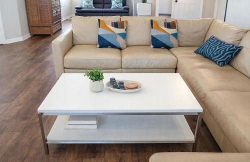 Pool House, Short Drive to Beach, Grill, Smart TV - Foto 15