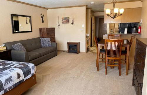 Mountain Getaway and Pool at Brian Head Ski Resort - Photo 4