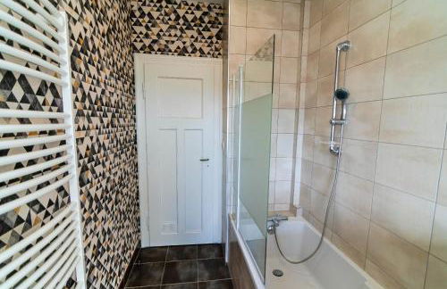 Bel AMI 02 - Turquoise & OR - Moderne Chic - Centre Ville - Accès Jardin - Clim - Wifi - Parking - Localisation idéale - Foto 16