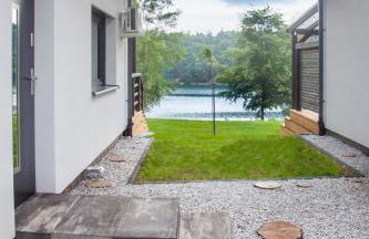 Brama Sanu - z prywatną linią brzegową Jeziora Solińskiego - pomosty - pontony - basen sezonowy - Foto 73