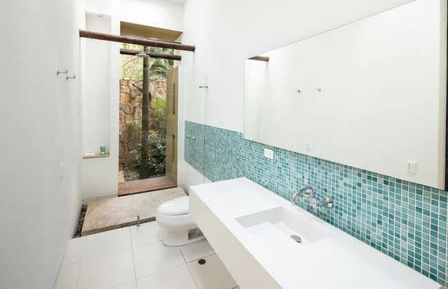 w Splendid 5BR Villa at Mesa de Yeguas - Photo 12