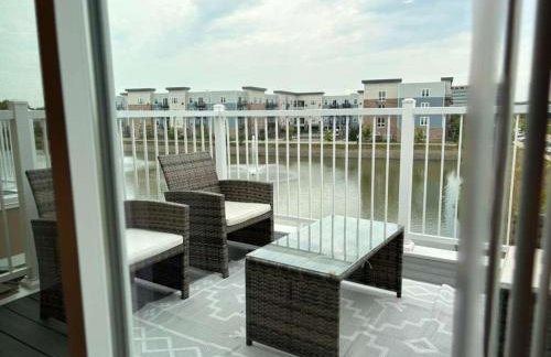 Modern 4BR Townhouse with Parking & Lake Views - WVille rep 4 - Foto 58