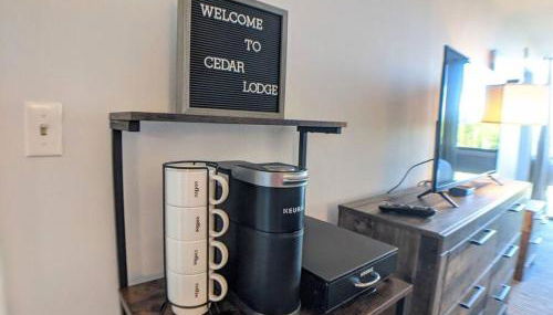 Cute Cedar Lodge Studio with Balcony & Lake Views! - Foto 5