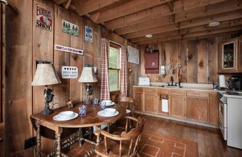 Stunning Mountain Views w Deck & Grill on 5 Acres! - Foto 25