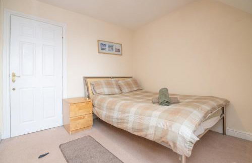 Fantastic 4 bed house with 3 bathrooms in pleasant location - Foto 14