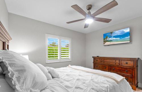 Modern Luxury Retreat in Naples - Photo 18