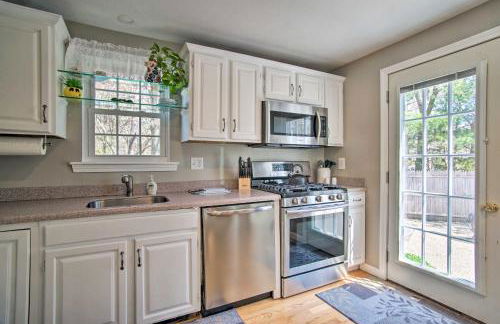 5 Mi to Beach Cape Cod Getaway with Grill - Foto 9