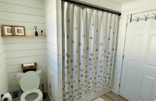 Charming Cottage with Fenced Backyard Pet Friendly - Foto 25