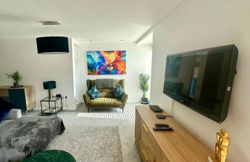 City Getaway - 3BR Home Near Etihad & AO Arena - Sleeps 6 - Foto 23