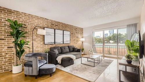 Your 2B Getaway - Walk Dtwn - Sleeps 6 - Pool and Prkg - Foto 3