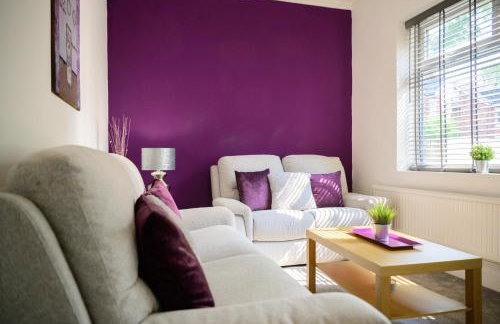 Purple Blossom, 2 bed apartment, Wi-Fi, near Didsbury, free parking - Foto 3
