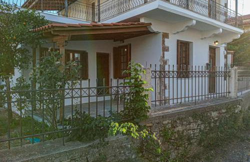 Archontiko Taxiarches Kymi Evia - Photo 1