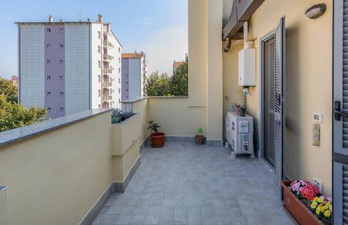 Homey Grandeur - Spacious Stay with Terrace & Wi-Fi - Foto 24