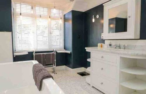 Bank Chambers in Bowness with Hot Tub and Lake Access - Photo 37