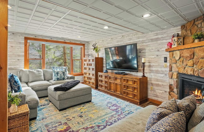 Mountain Escape With Game Room, Balcony & Stunning Views in the Poconos Christina - Foto 21