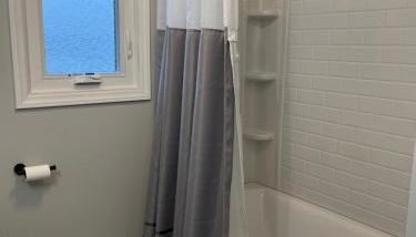 Modern Lakefront Views at Lake Hickory Haven - Foto 2, towels, Shower