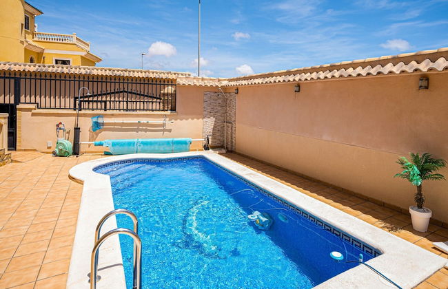 Coastal Comfort in Orihuela - Foto 1